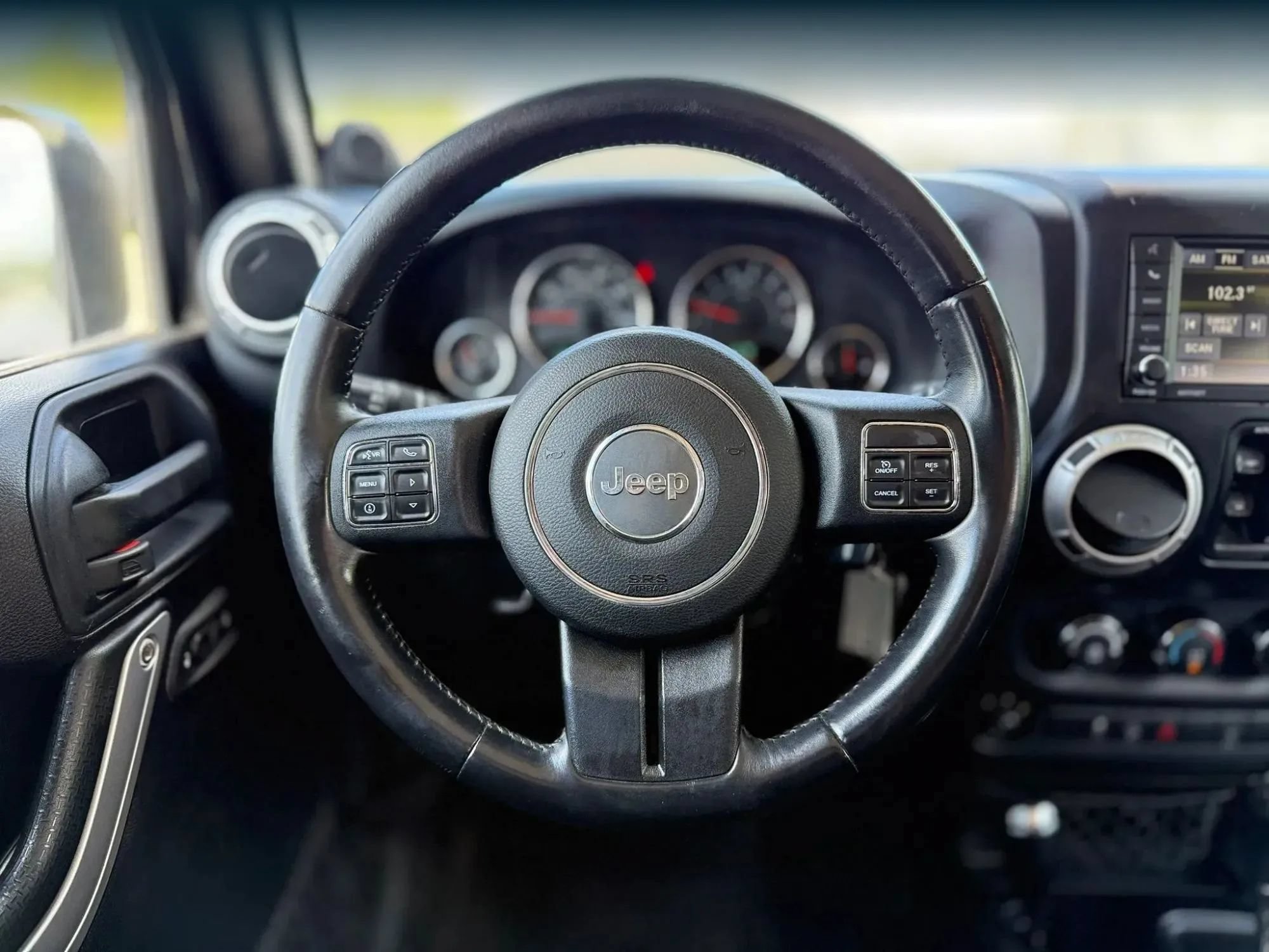 Used 2014 Jeep Wrangler Unlimited Sahara w/ Connectivity Group AWD/4WD image 23