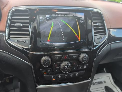 Used 2021 Jeep Grand Cherokee Overland AWD/4WD image 21