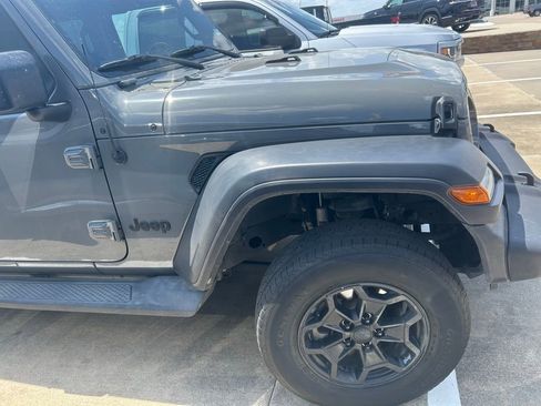 Used 2020 Jeep Gladiator Sport w/ Quick Order Package 24S image 2