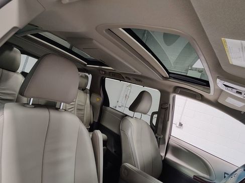 Used 2013 Toyota Sienna Limited w/ Premium Pkg image 13