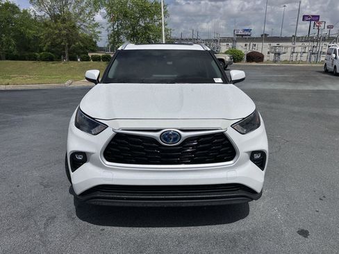 Used 2023 Toyota Highlander XLE image 8