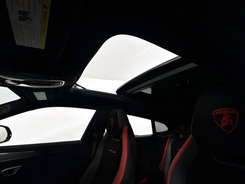 Used 2023 Lamborghini Urus Performante AWD/4WD image 14