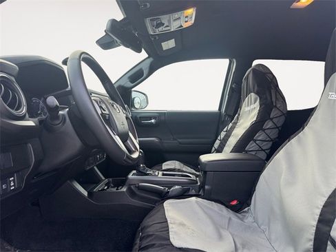 Used 2023 Toyota Tacoma TRD Off-Road image 9