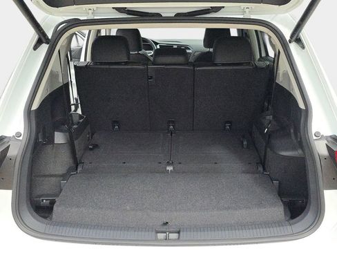 Used 2024 Volkswagen Tiguan SE w/ Panoramic Sunroof Package FWD image 14