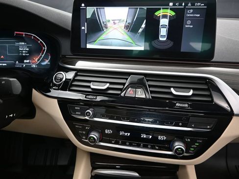 Used 2023 BMW 530i w/ Premium Package RWD image 23