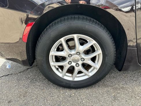 Used 2017 Chrysler Pacifica Touring image 31