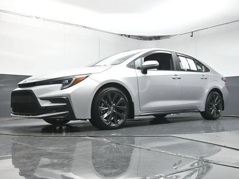 Used 2025 Toyota Corolla XSE FWD image 33