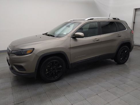 Used 2019 Jeep Cherokee Latitude Plus w/ Comfort/Convenience Group image 2