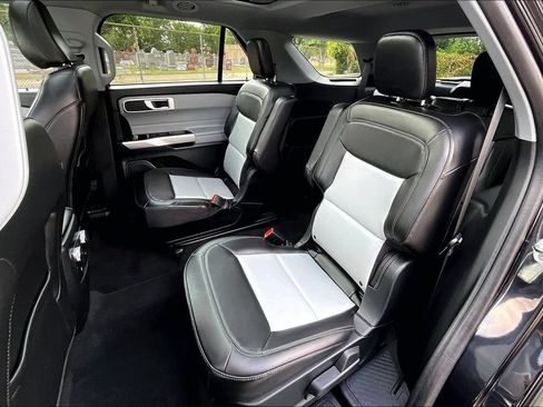 Used 2022 Ford Explorer XLT w/ Equipment Group 202A AWD/4WD image 25