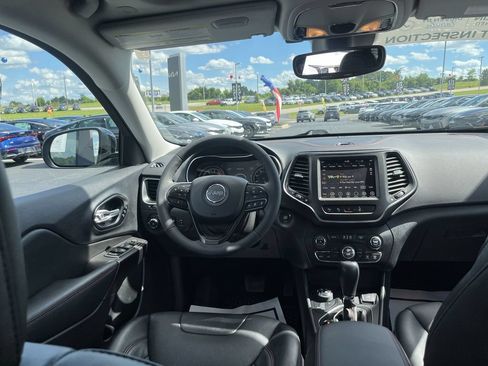Used 2023 Jeep Cherokee Trailhawk w/ Sun & Sound Group AWD/4WD image 15