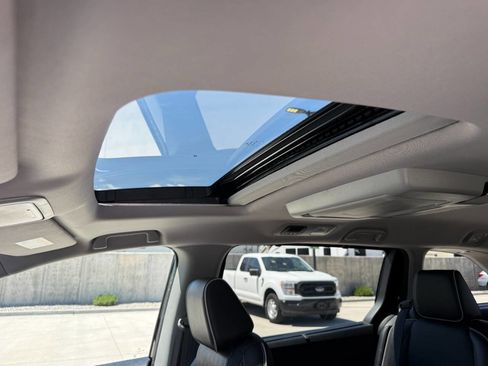 Used 2024 Honda Odyssey Elite image 10