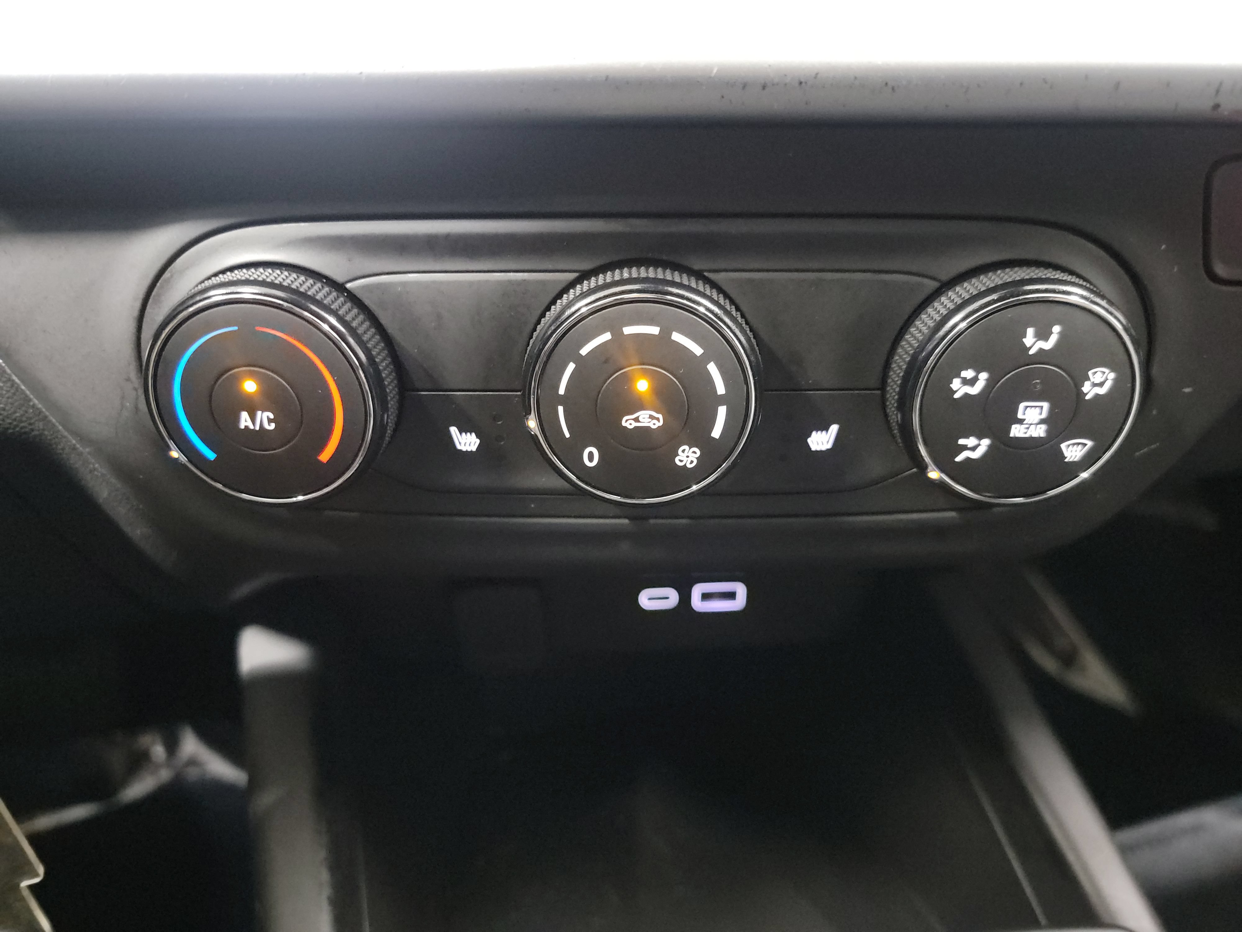Used 2024 Chevrolet Trax RS w/ Driver Confidence Package FWD image 21