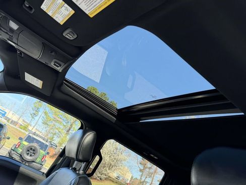 Used 2019 Ford F150 Lariat image 19