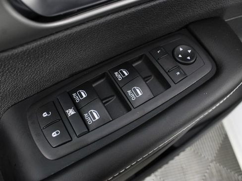 New 2027 Chrysler Pacifica Select FWD image 15