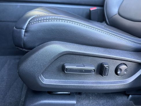 Used 2025 Honda Pilot Touring image 14