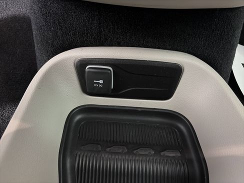 Used 2024 Chrysler Pacifica Touring-L image 27