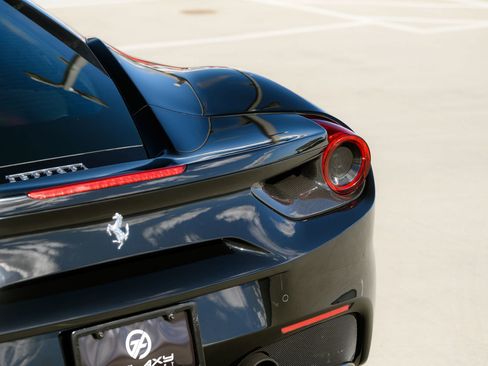 Used 2018 Ferrari 488 GTB image 4