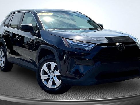 Used 2023 Toyota RAV4 LE AWD/4WD image 2