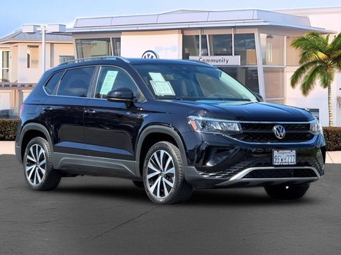 Used 2023 Volkswagen Taos SE w/ Panoramic Sunroof Package FWD image 1