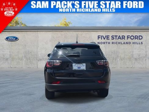 Used 2021 Jeep Compass Latitude FWD image 8