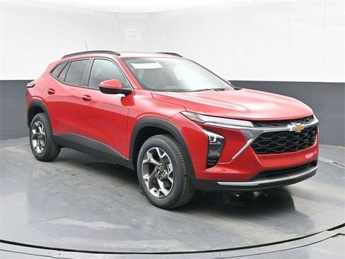 New 2026 Chevrolet Trax LT w/ Driver Confidence Package image 2