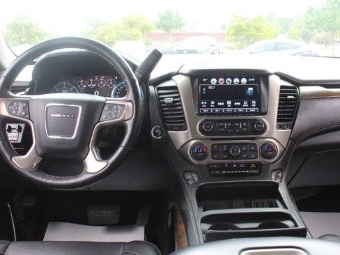 Used 2018 GMC Yukon Denali w/ Open Road Package AWD/4WD image 29