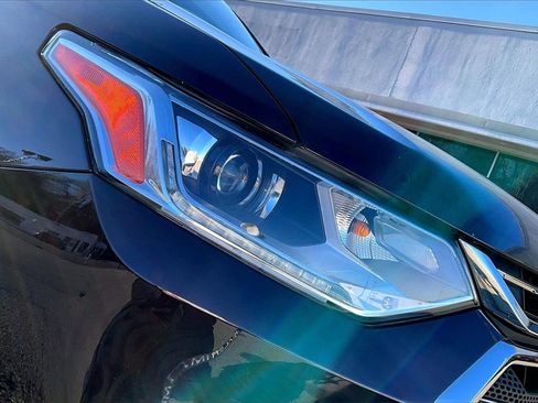 Used 2021 Chevrolet Traverse LT image 31