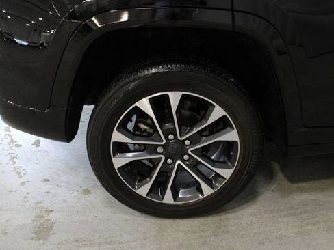 Used 2023 Jeep Grand Cherokee Overland AWD/4WD image 28