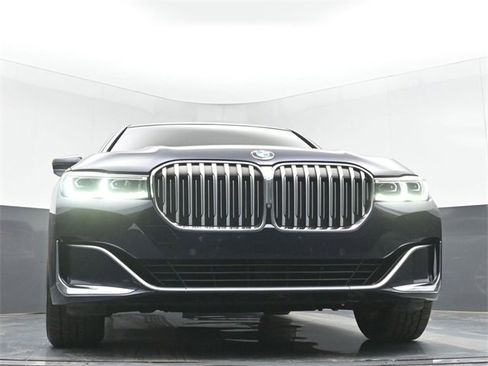 Used 2020 BMW 740i xDrive 740i xDrive w/ Cold Weather Package image 51