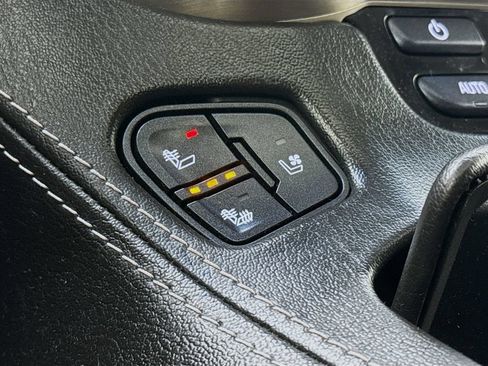 Used 2019 GMC Yukon Denali w/ Denali Ultimate Package AWD/4WD image 25