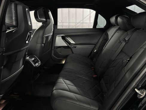Used 2023 BMW i7 xDrive60 AWD/4WD image 24