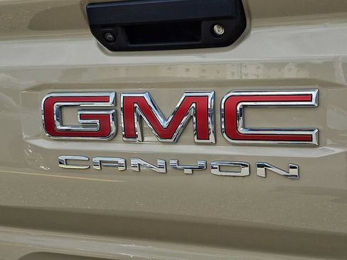 Used 2024 GMC Canyon AT4 w/ AT4 Premium Package AWD/4WD image 34