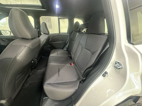 Used 2025 Subaru Forester Premium AWD/4WD image 20