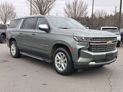 Used 2023 Chevrolet Suburban Premier image 7