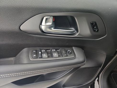New 2026 Chrysler Pacifica Select image 21
