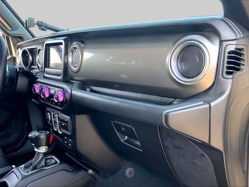 Used 2018 Jeep Wrangler Unlimited Sahara w/ LED Lighting Group AWD/4WD image 18