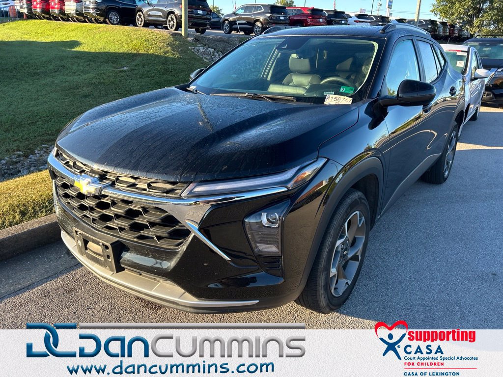Used 2024 Chevrolet Trax LT FWD image 1