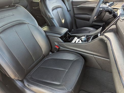 Used 2023 Jeep Grand Cherokee Overland image 11