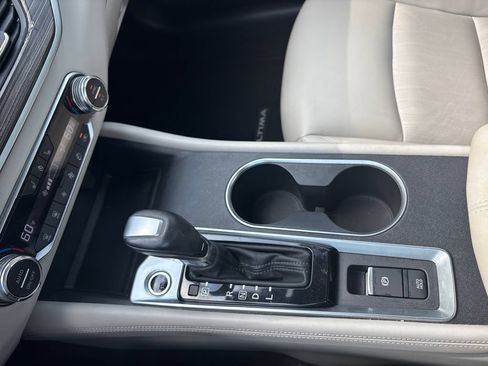 Used 2019 Nissan Altima 2.5 SL FWD image 24