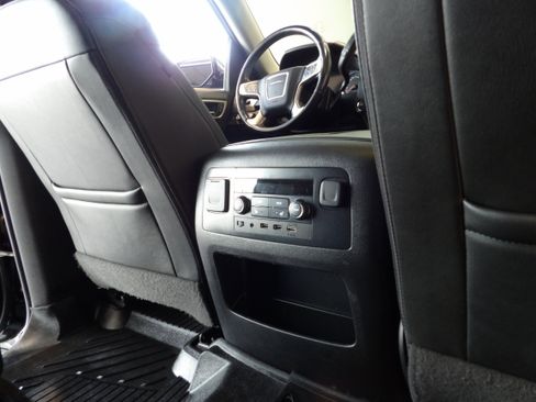 Used 2020 GMC Yukon XL Denali w/ Denali Ultimate Package AWD/4WD image 25