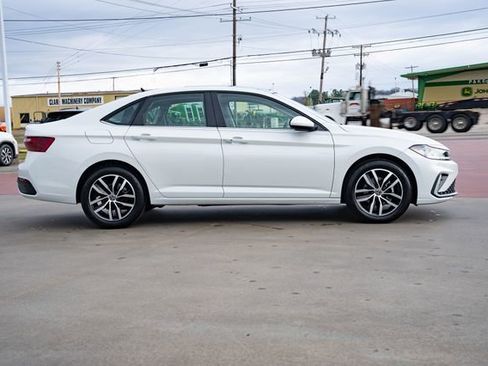 New 2026 Volkswagen Jetta SE image 7