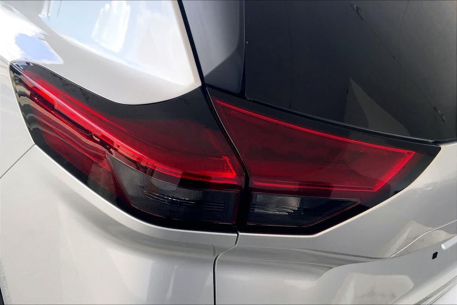 Used 2024 Nissan Rogue S AWD/4WD image 29