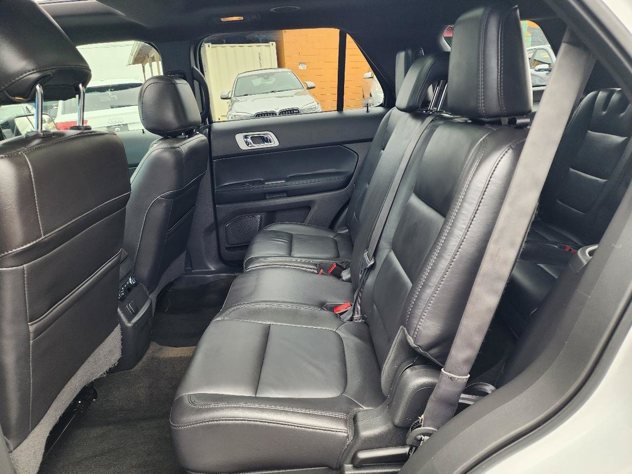 Used 2014 Ford Explorer XLT w/ Equipment Group 202A AWD/4WD image 21
