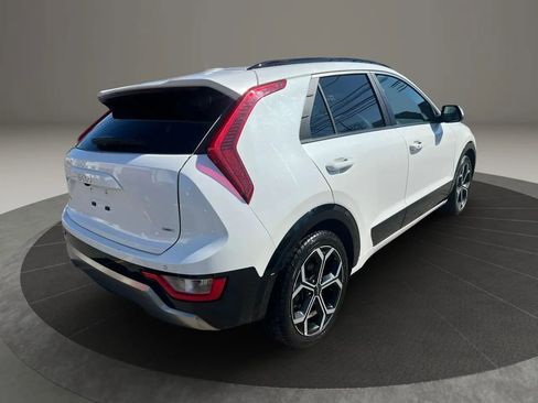 Used 2023 Kia Niro EX Touring FWD image 4