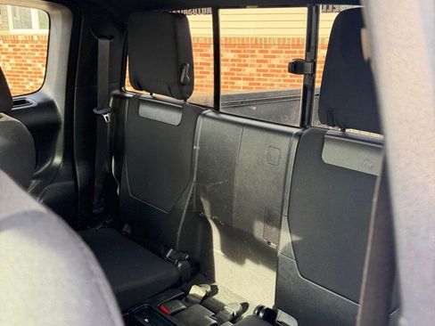 Used 2020 Toyota Tacoma TRD Sport image 11