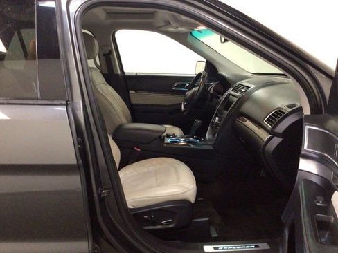 Used 2016 Ford Explorer Platinum image 15