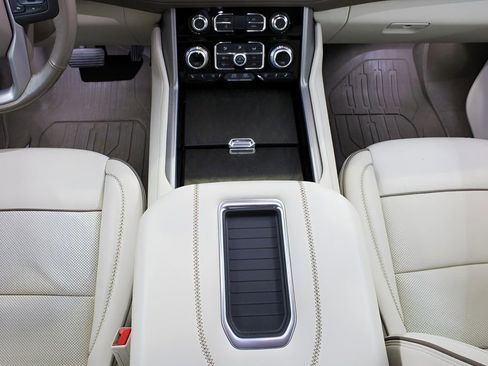 Used 2022 GMC Yukon XL Denali image 16