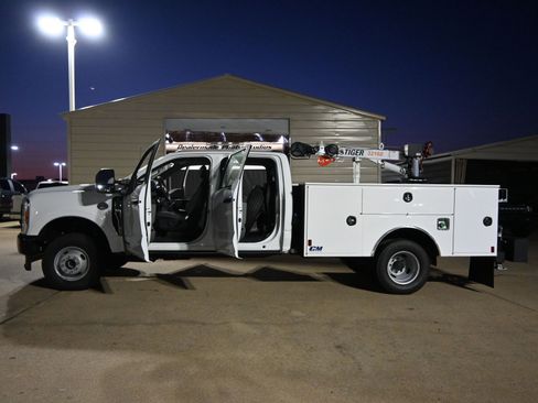 New 2025 Ford F350 XL image 32