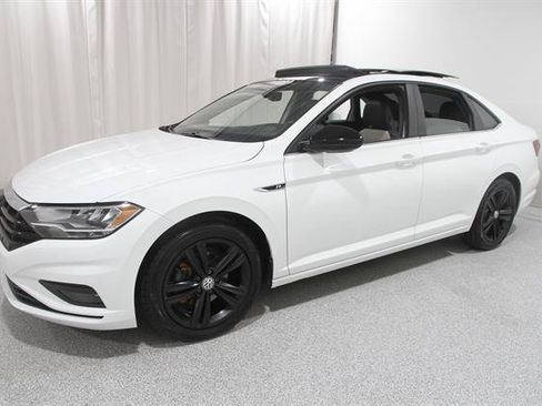 Used 2020 Volkswagen Jetta R-Line w/ R-Line Cold Weather Package FWD image 3