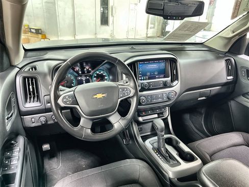 Used 2022 Chevrolet Colorado LT w/ LT Convenience Package image 18